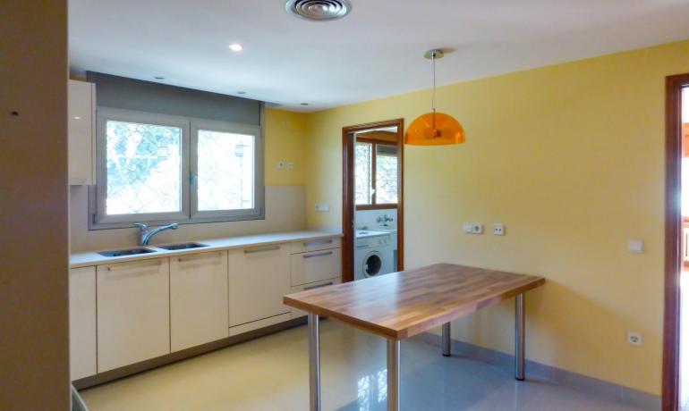 Magnifica vivienda sobre un terreno de 2 Has en Sant Climent Sescebes