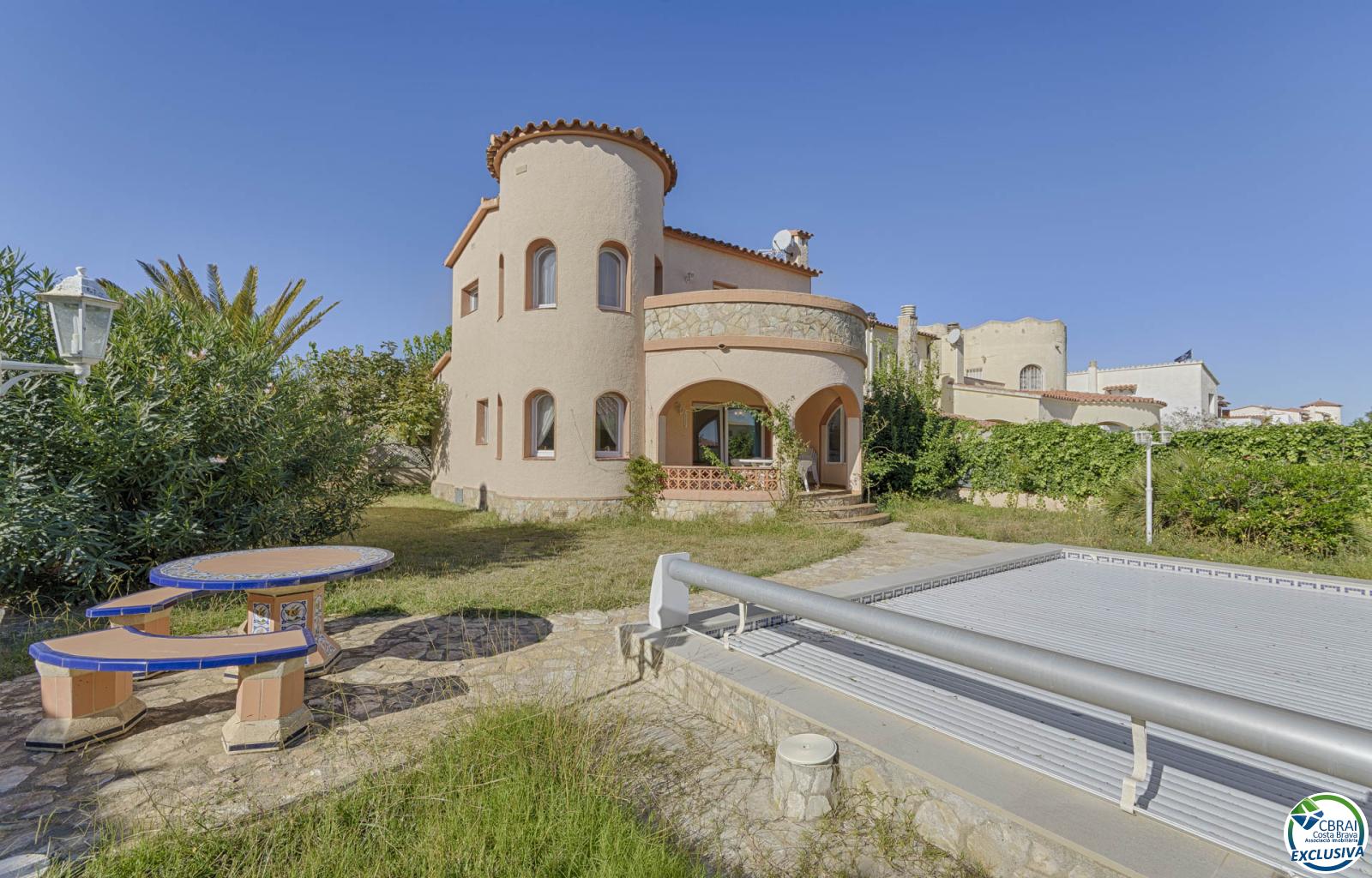 🏡 Exclusiva Casa en Urbanización Ànfora de Sant Pere Pescador 🌅