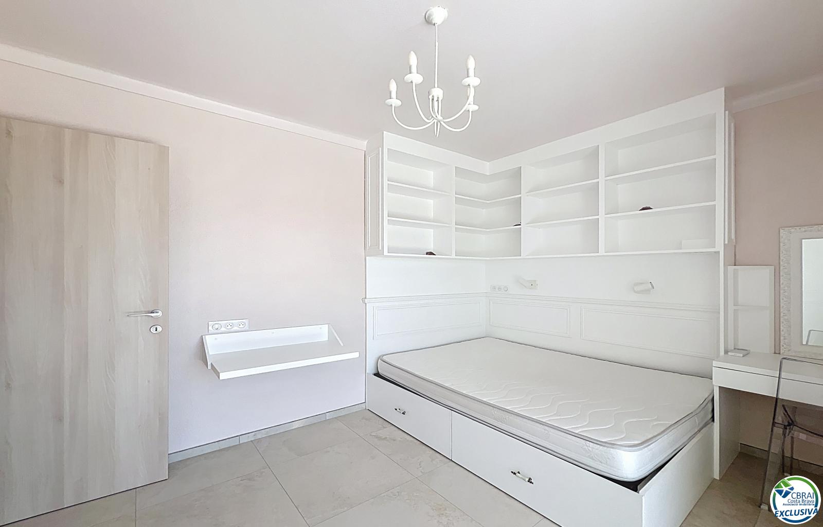 Renovated house with 5 bedrooms and tourist license in Empuriabrava, Peni area. - Ref. CBR6475 - photo 30