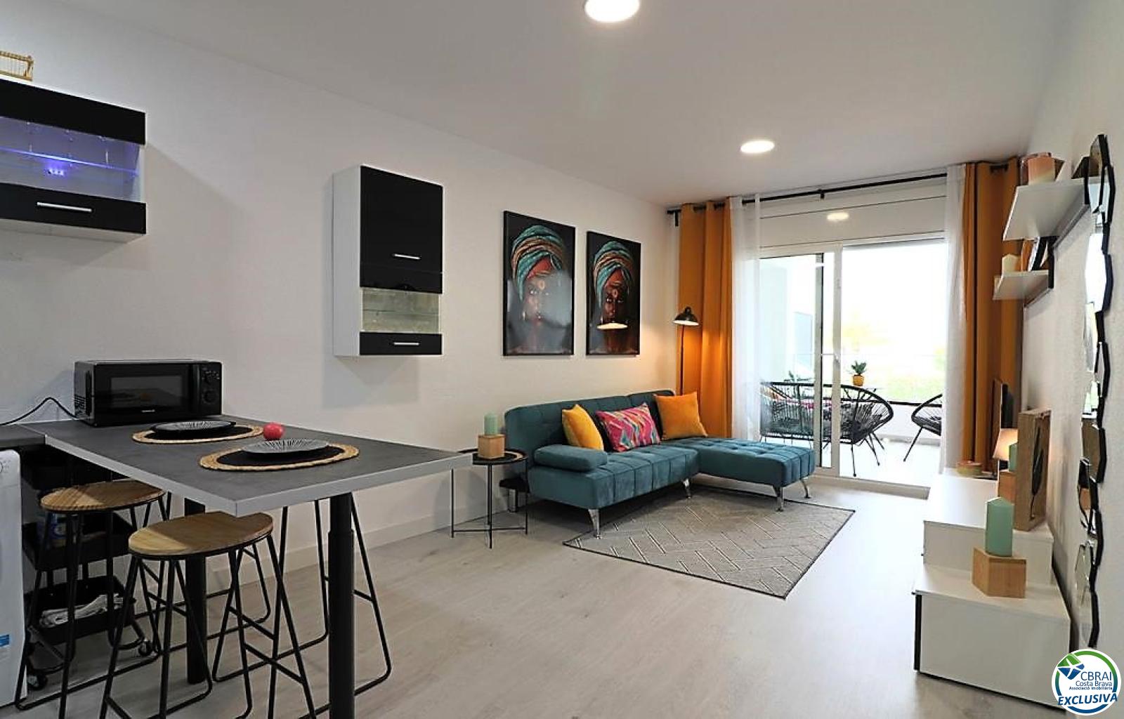 Completely renovated modern flat with canal view