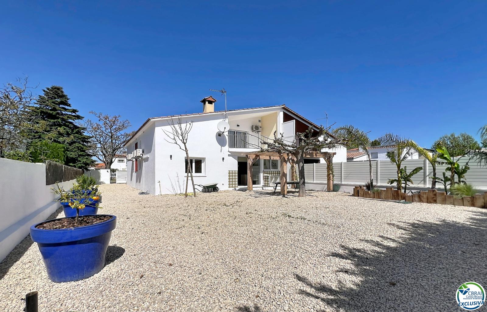 Renovated house with 5 bedrooms and tourist license in Empuriabrava, Peni area. - Ref. CBR6475 - photo 8