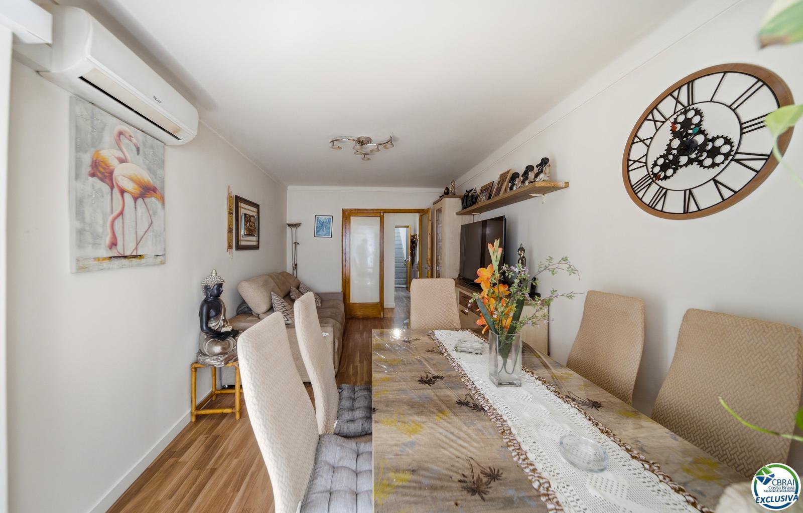 Apartment in the Heart of the Town Centre, Just 250 Metres from the Beach. - Ref. CBR6529 - photo 12