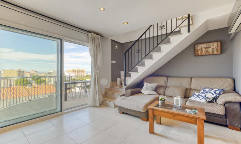 Penthouse im Duplex-Stil mit schöner Aussicht, 150 m vom Strand entfernt