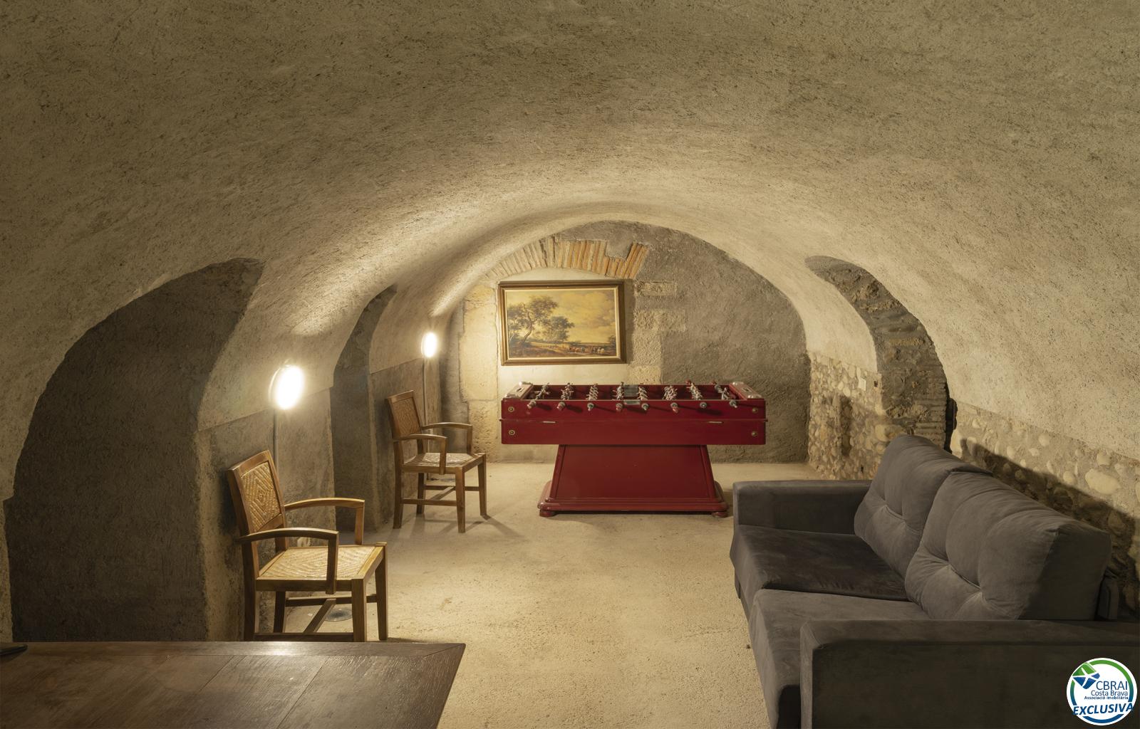 Exclusive Historic Estate in Alt Empordà with 7 Residences, Rural Tourism Licence and Established Profitability - Casc urbà - Ref. CBR6515 - photo 12