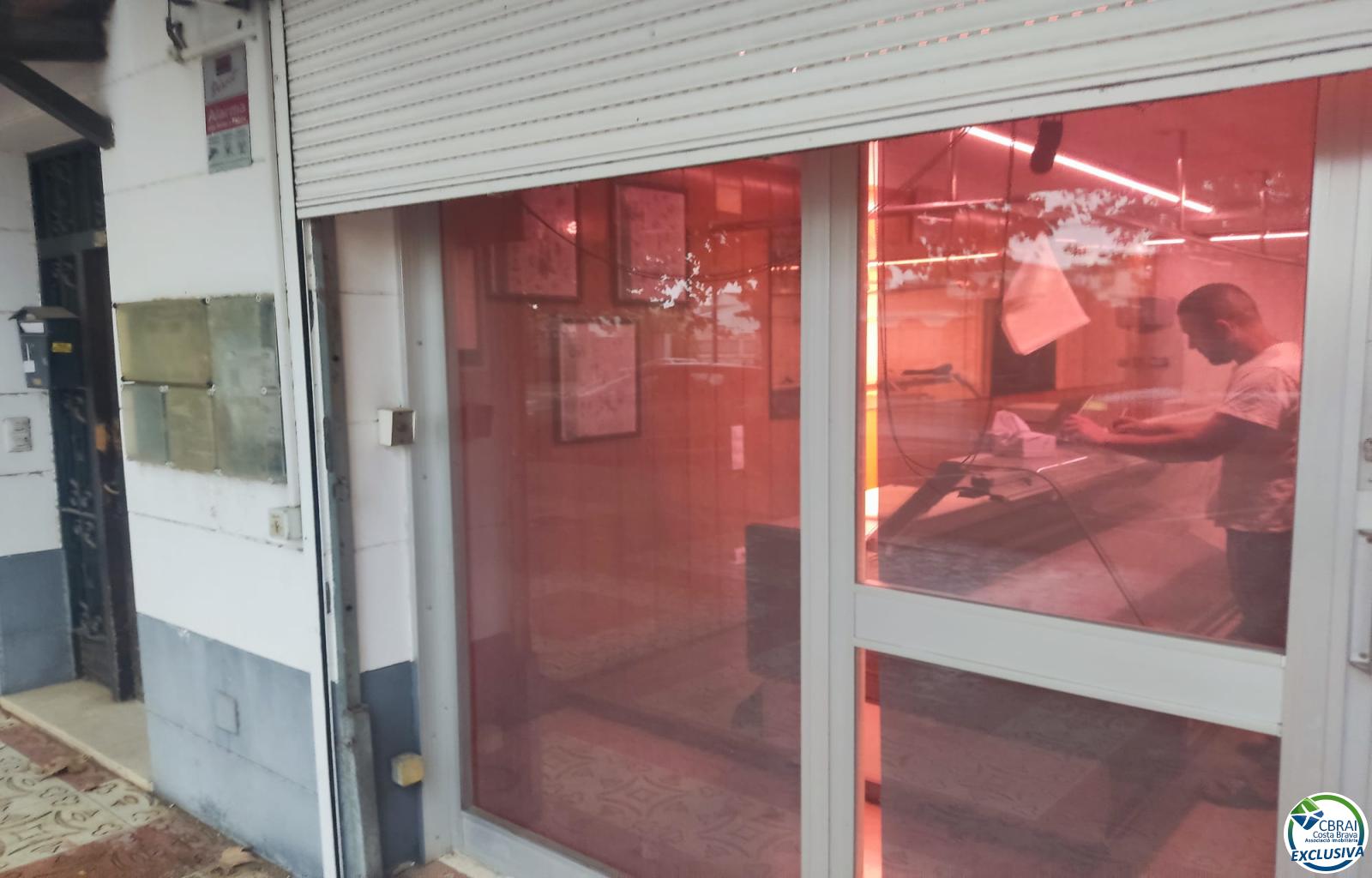 For sale commercial premises, former butcher shop. - Puigmal - Ref. CBR6667