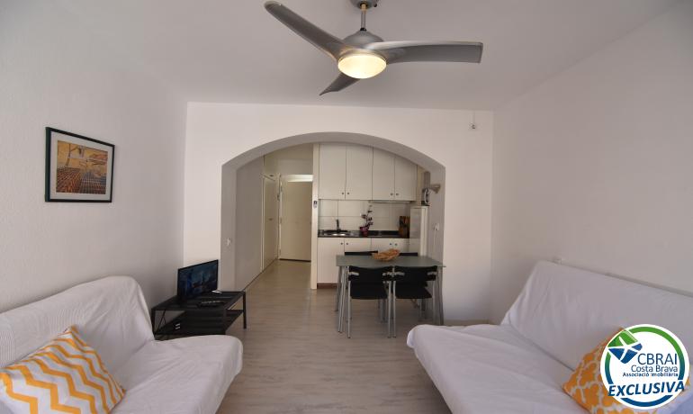 Renovated studio with community pools, garden and parking