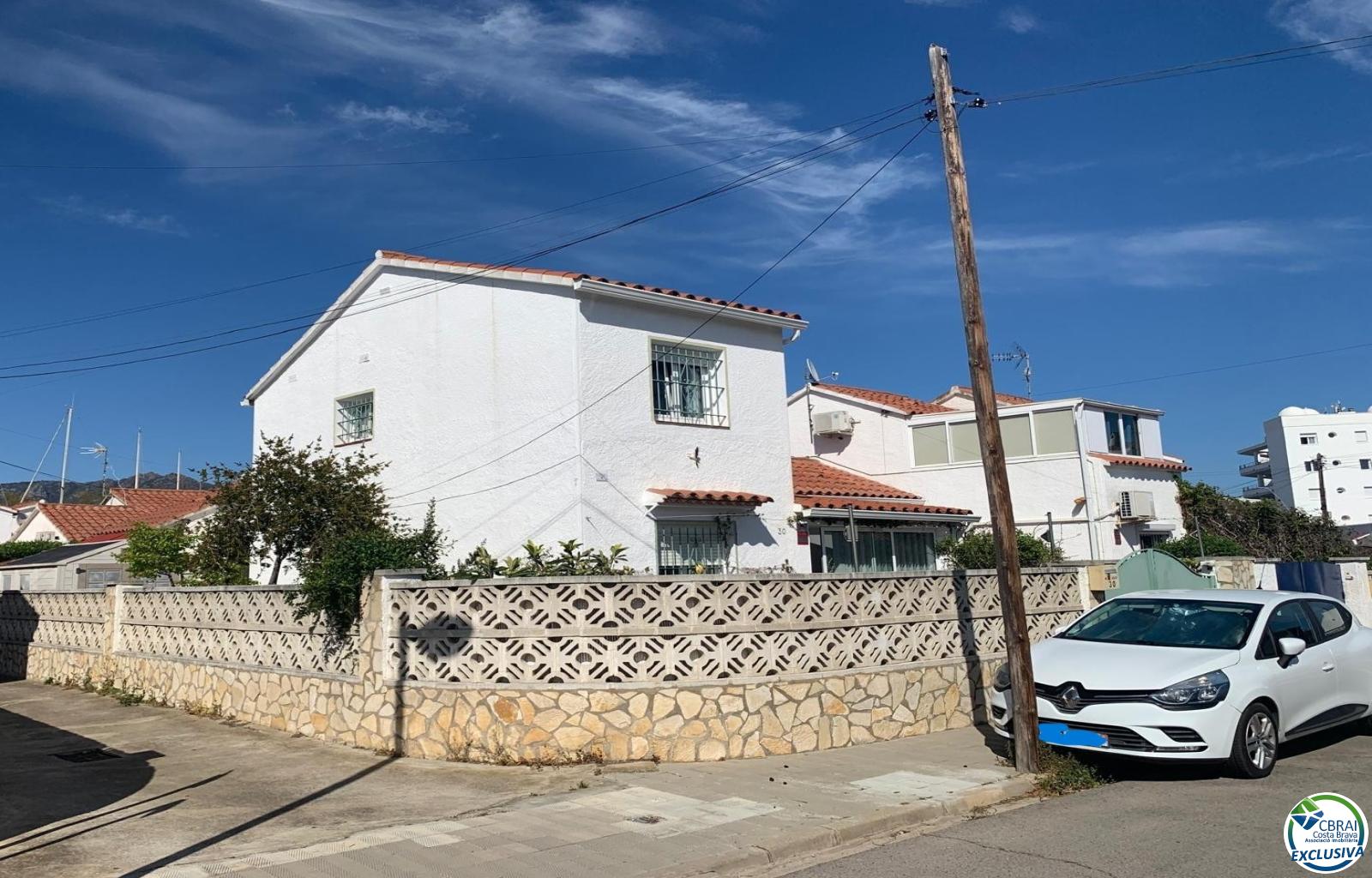 Beautiful 3 bedroom house with garden in Santa Margarita-Roses - Santa Margarida - Ref. CBR6417 - photo 5