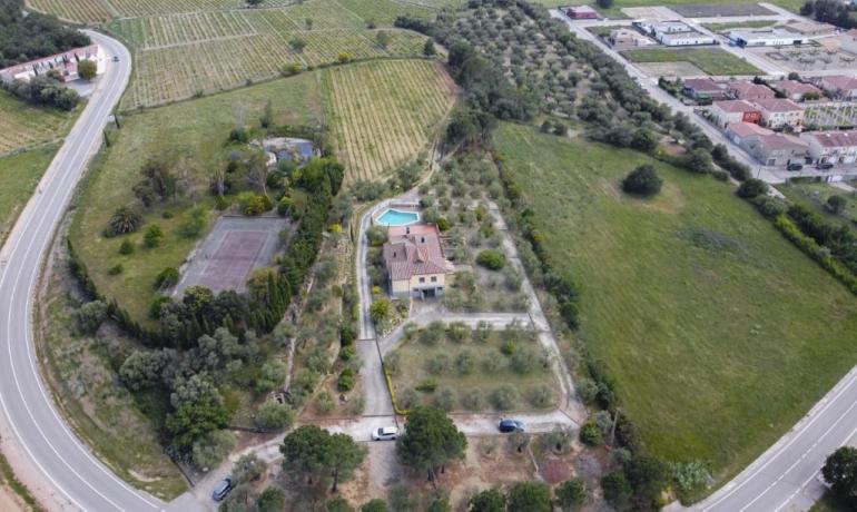 Magnifica vivienda sobre un terreno de 2 Has en Sant Climent Sescebes