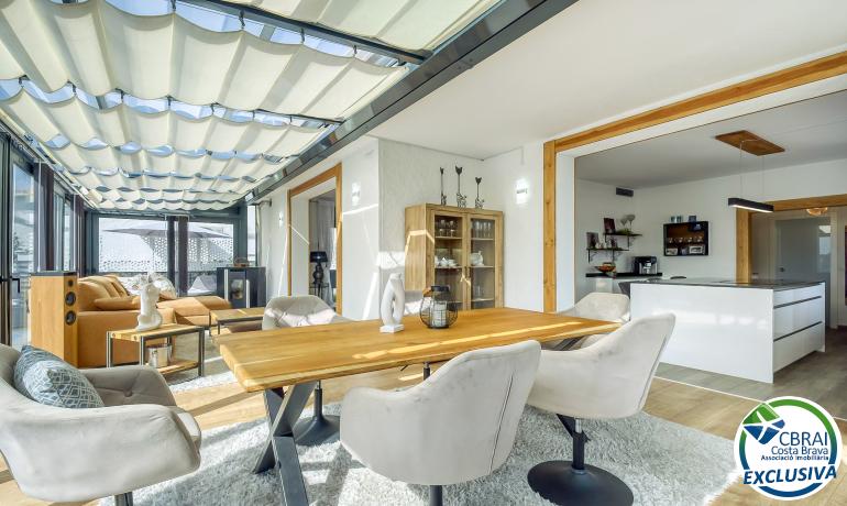Preciosa casa reformada en el centro de Empuriabrava