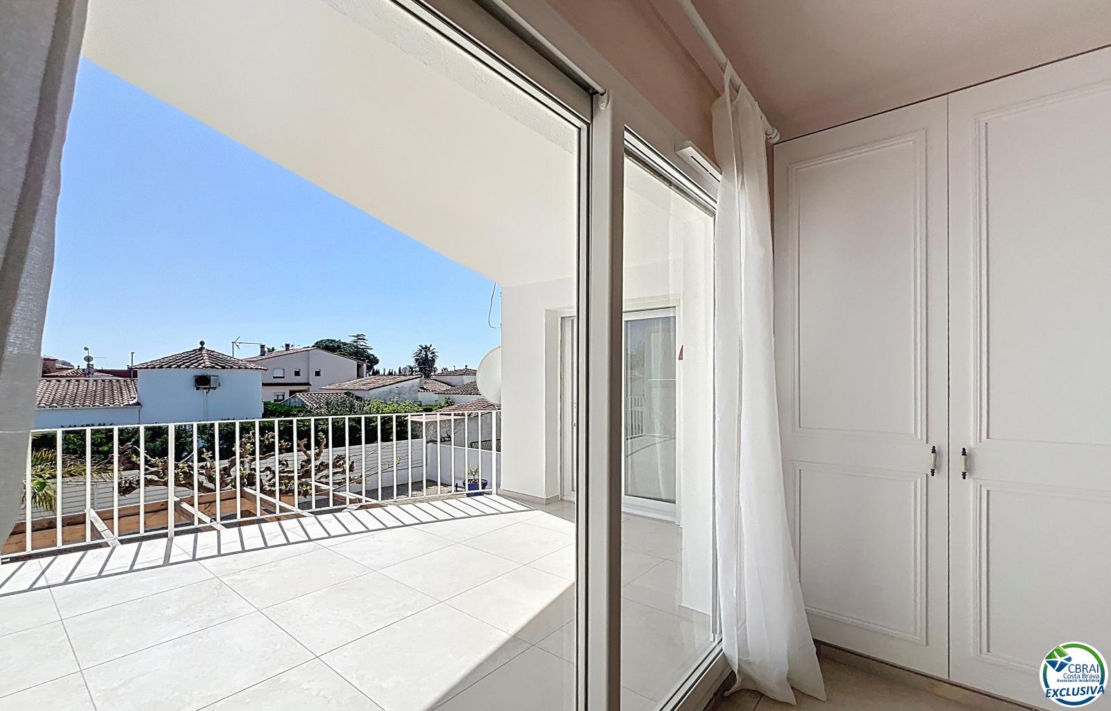 Renovated house with 5 bedrooms and tourist license in Empuriabrava, Peni area. - Ref. CBR6475 - photo 40