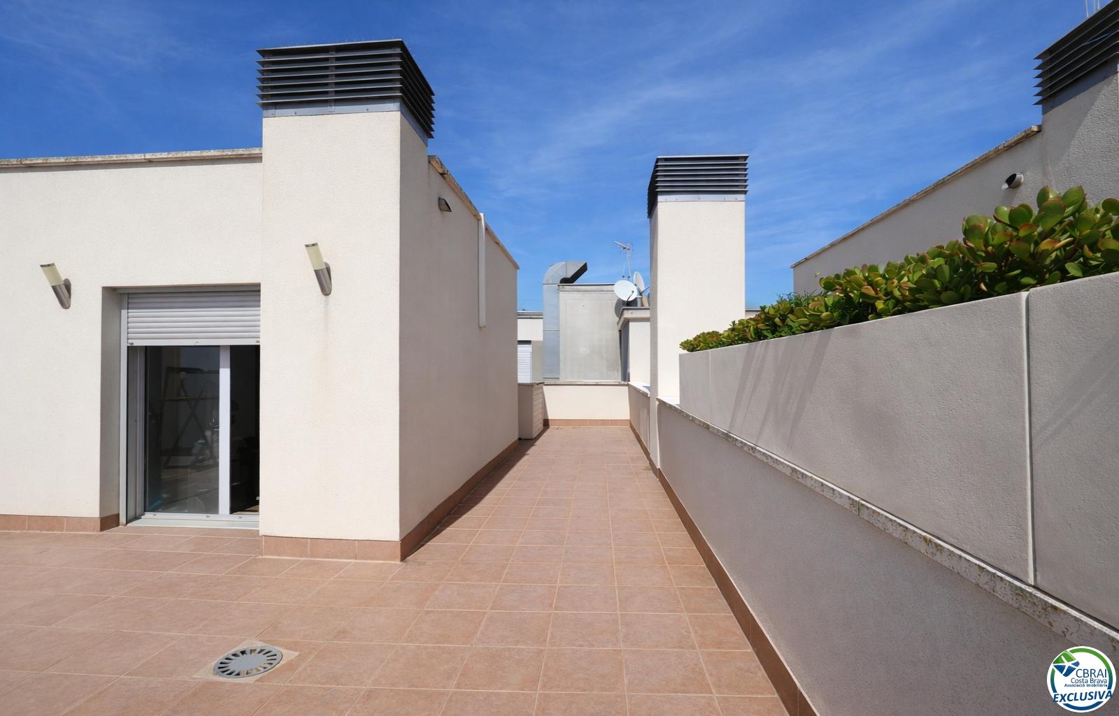 Penthouse duplex with large terrace and parking in central Roses - Centre - Ref. CBR6427 - photo 24