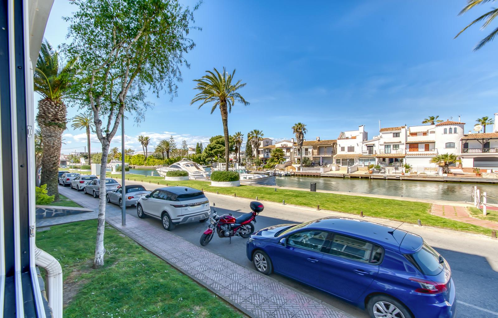 GROUND FLOOR APARTMENT IN EMPURIABRAVA WITH CANAL VIEWS - Poblat típic - Ref. CBR6431 - photo 15