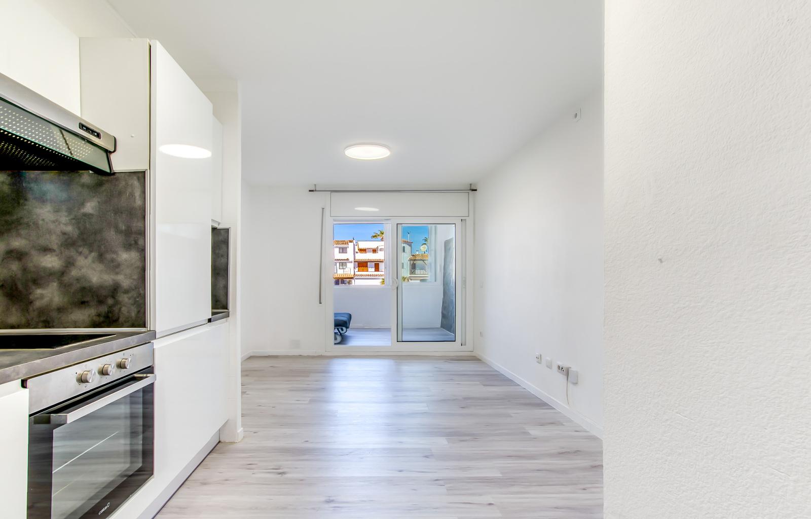 GROUND FLOOR APARTMENT IN EMPURIABRAVA WITH CANAL VIEWS - Poblat típic - Ref. CBR6431 - photo 2