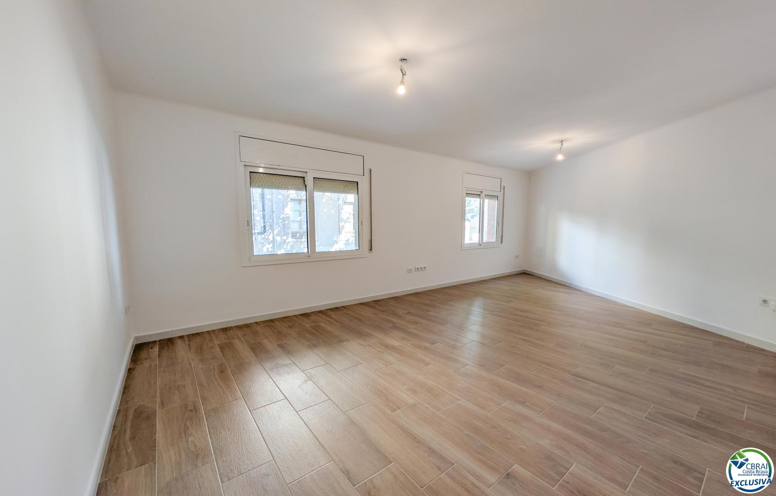 Renovated apartment with elevator, 500 m from the beach and next to the Renfe station - Portbou - Ref. CBR6611 - photo 2