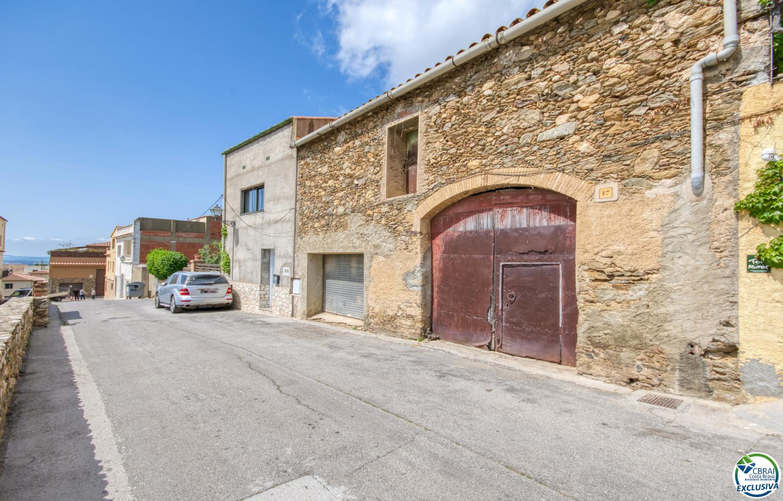 Authenticity and Potential: Village House with "Voltes Catalanes" in the Heart of Palau-saverdera - Centre - Ref. CBR6447 - photo 4