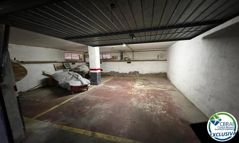 PRODUIT RARE ! GARAGE FERME DE 36M2 AU CENTRE DE EMPURIABRAVA