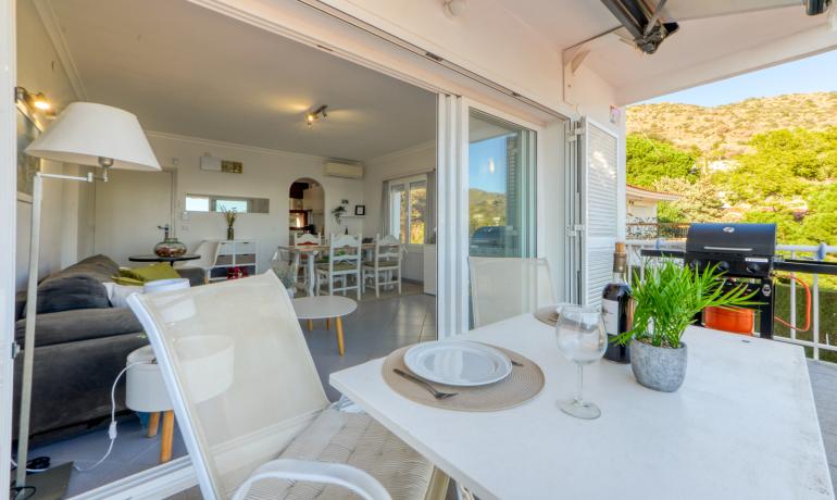Sea View Apartment with Tourist License in Canyelles Petites