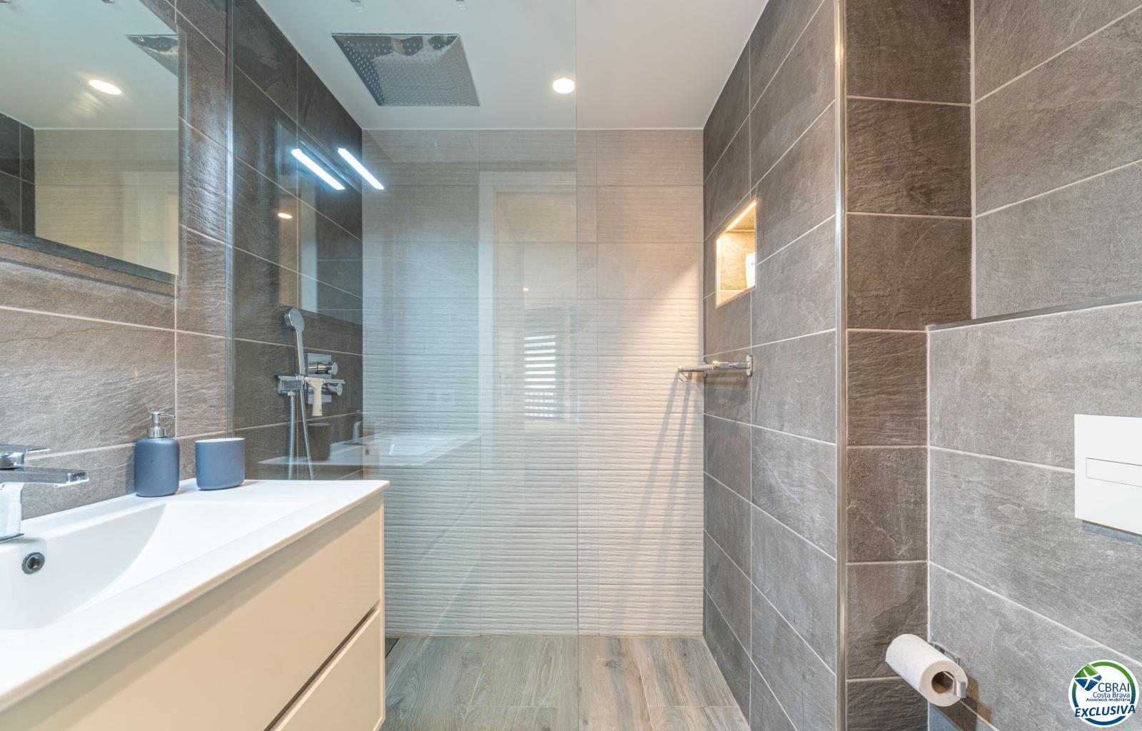 Magnificent Seafront Apartment - Centre - Ref. CBR5993 - photo 31