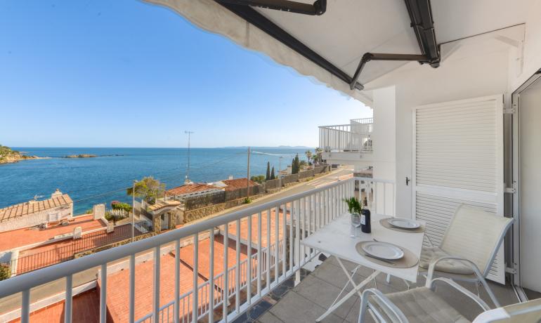 Sea View Apartment with Tourist License in Canyelles Petites