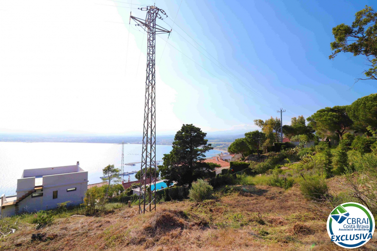 Terreno urbano de 1150m2 con vistas al mar