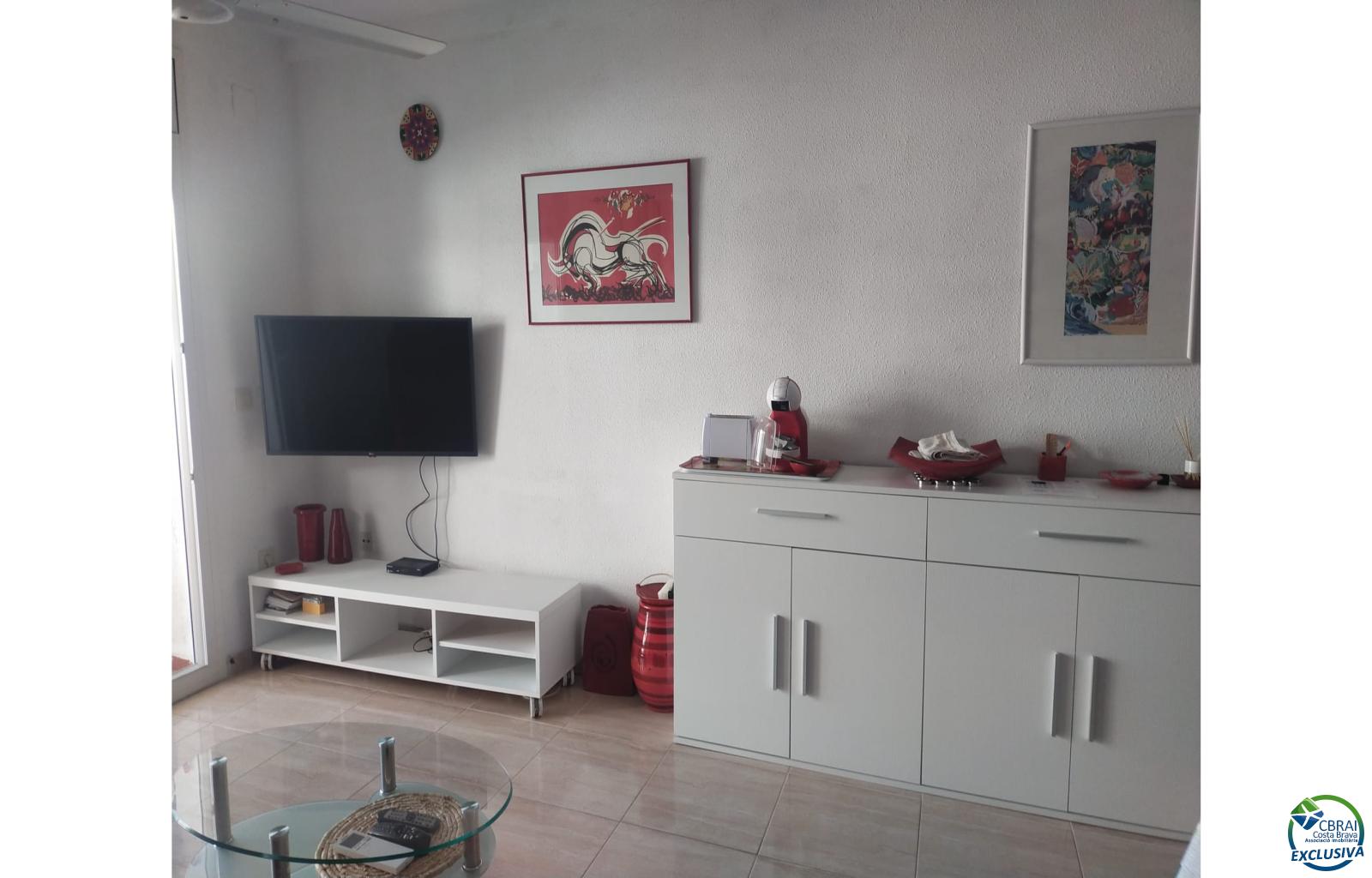 Pleasant apartment by Lake San Maurici, with lovely canal views, swimming pool and communal gardens. - Ref. CBR6660 - photo 2