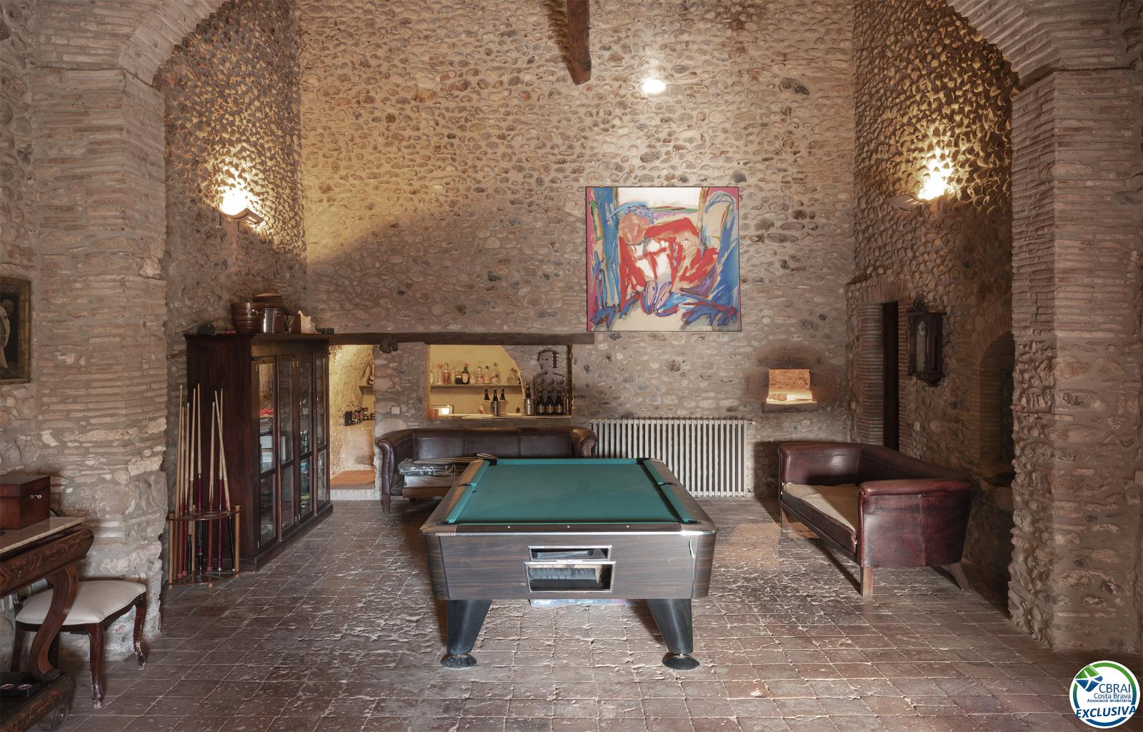 Exclusive Historic Estate in Alt Empordà with 7 Residences, Rural Tourism Licence and Established Profitability - Casc urbà - Ref. CBR6515 - photo 10