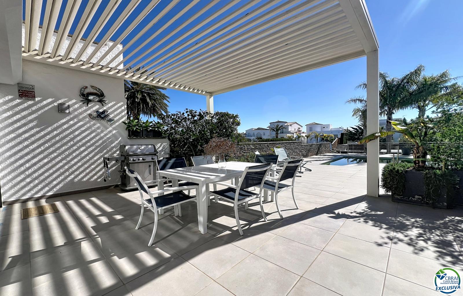 Renovated house in the south, featuring a pool and access to a wide canal in Empuriabrava. - Llobregat - Ref. CBR6415 - photo 8