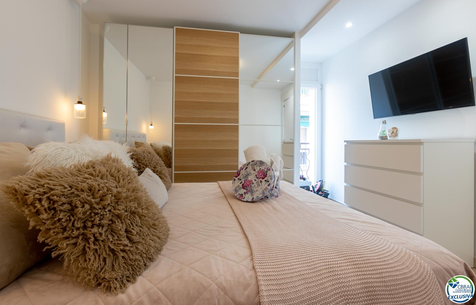 Renovated apartment with 3 bedrooms 100 m from the beach in Roses. - Centre - Ref. CBR6355 - photo 12
