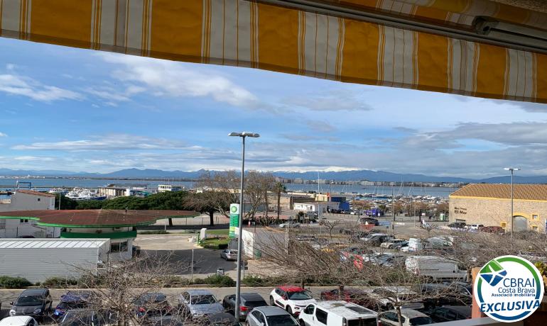 for saleFlat/Apartment Roses