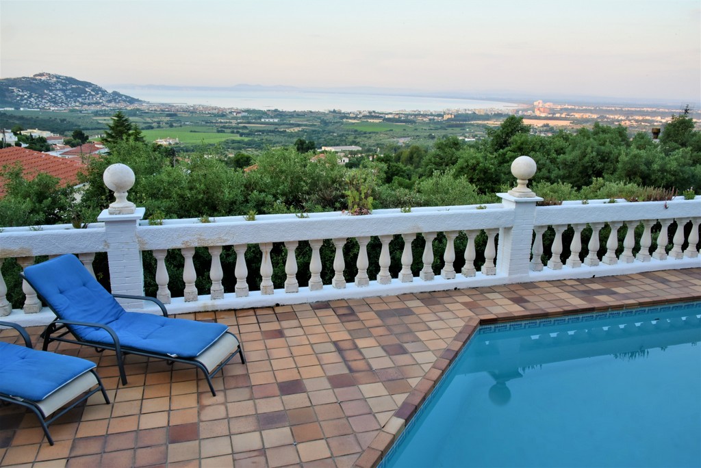 Villa with stunning sea views in Mas Fumats