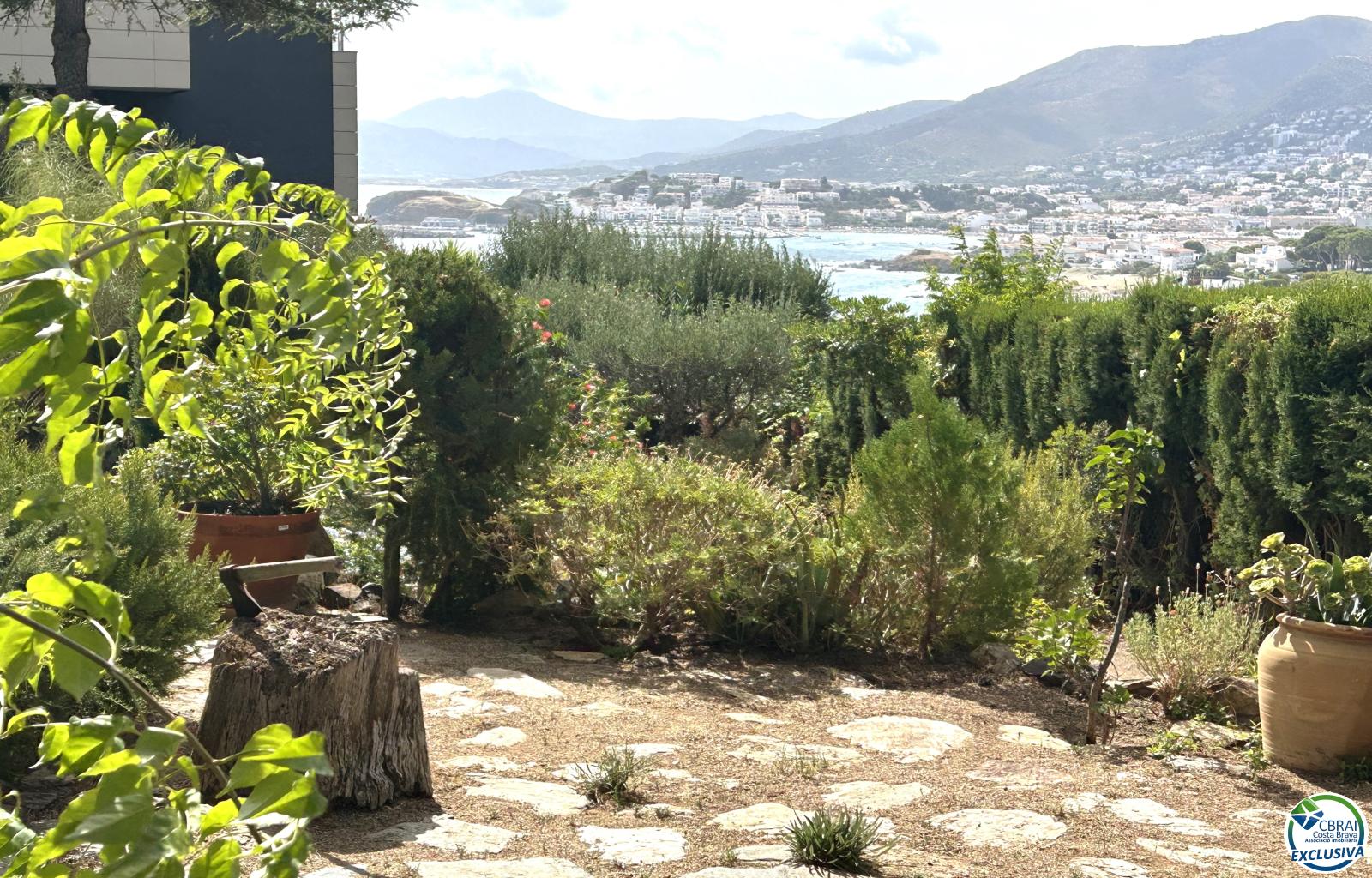 House in Llançà with a tourist license, sea views, and just a few meters from the beach. - Grifeu - Ref. CBR6637 - photo 16