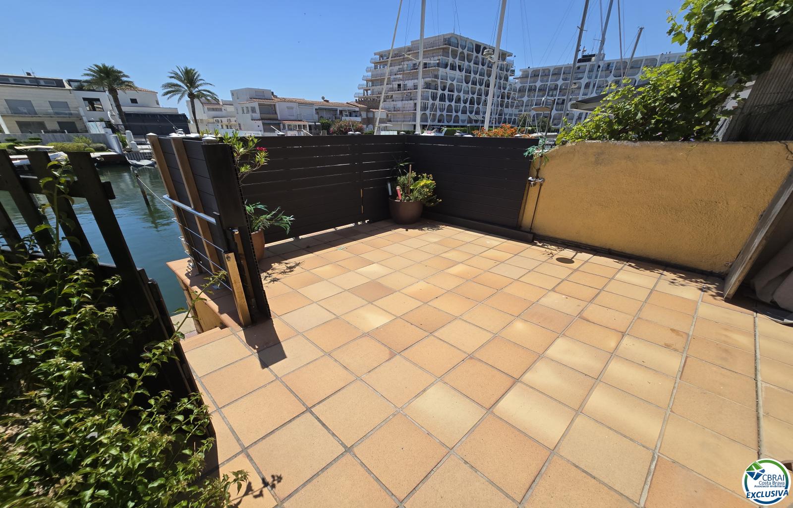 14x3.70 m Private Mooring Before the Bridges with Apartment & Parking - Salins - Ref. CBR6589