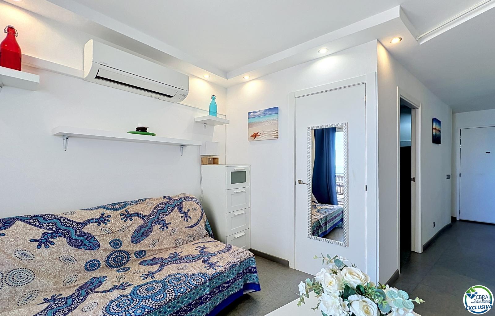 Renovated apartment with sea views on the beachfront in Empuriabrava. - Muga - Ref. CBR6640 - photo 10