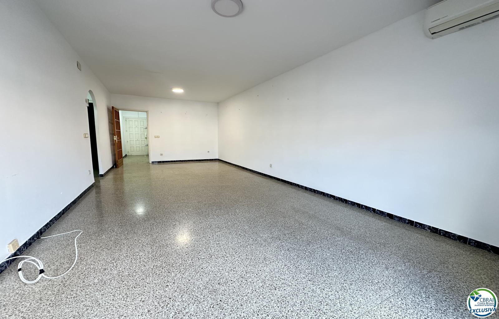 Spacious apartment next to the beach and shops - Sant Mori - Ref. CBR6561 - photo 6