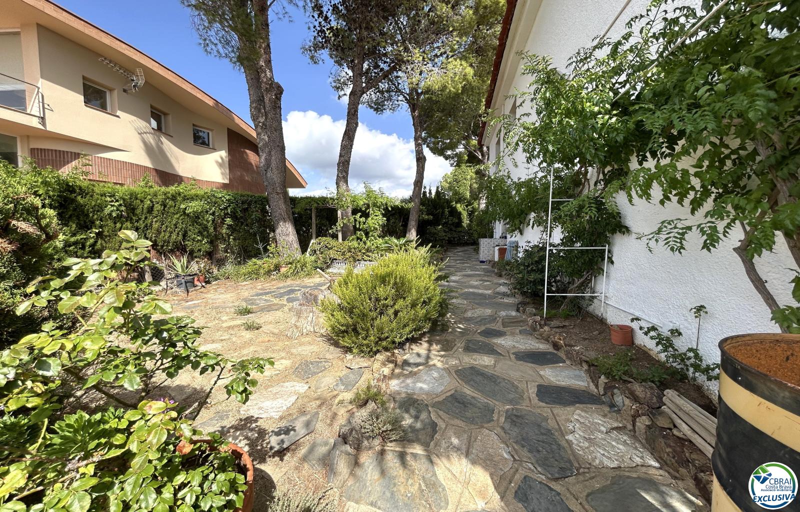 House in Llançà with a tourist license, sea views, and just a few meters from the beach. - Grifeu - Ref. CBR6637 - photo 53