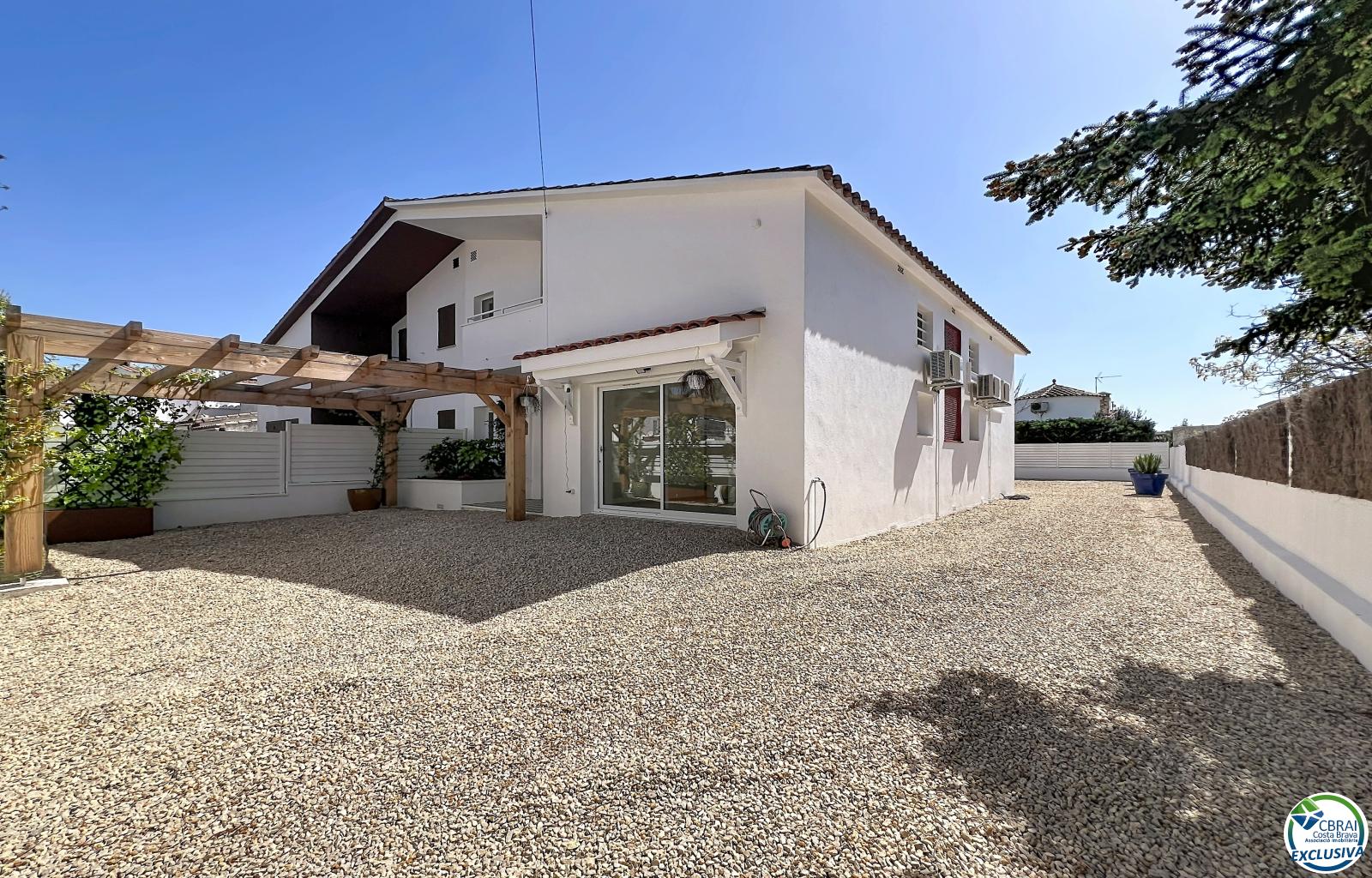 Renovated house with 5 bedrooms and tourist license in Empuriabrava, Peni area. - Ref. CBR6475 - photo 9