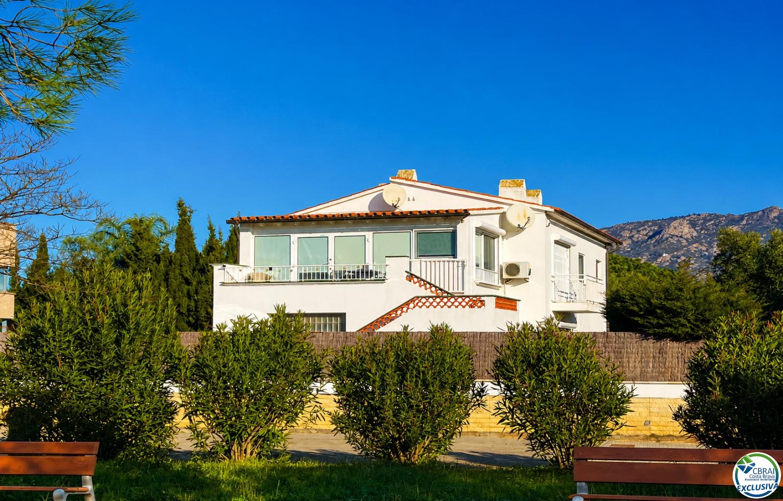 Very well-maintained house and very well located in La Garriga, Roses. - Ref. CBR6511