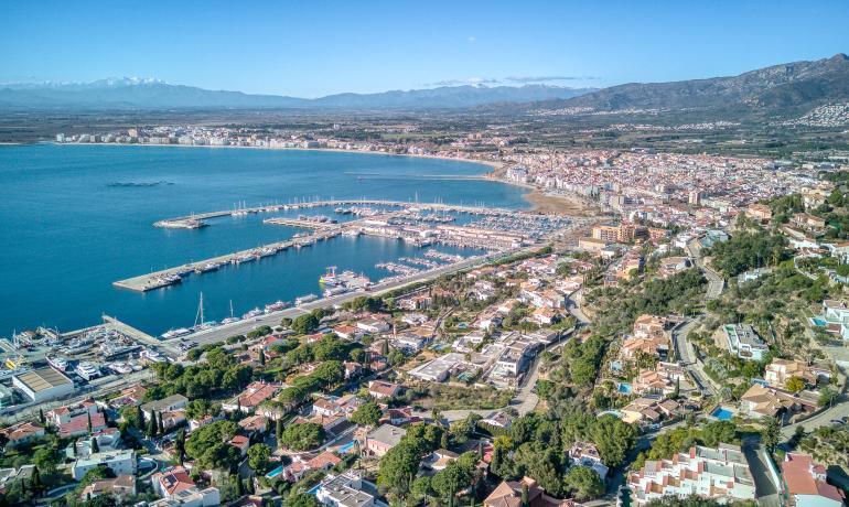 Preciosa casa amb piscina infinita i vistes espectaculars sobre la Badia de Roses