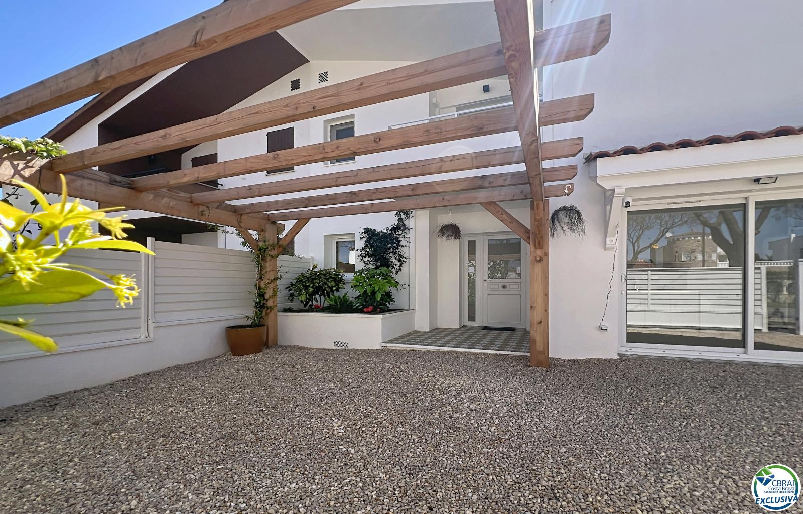 Renovated house with 5 bedrooms and tourist license in Empuriabrava, Peni area. - Ref. CBR6475 - photo 5