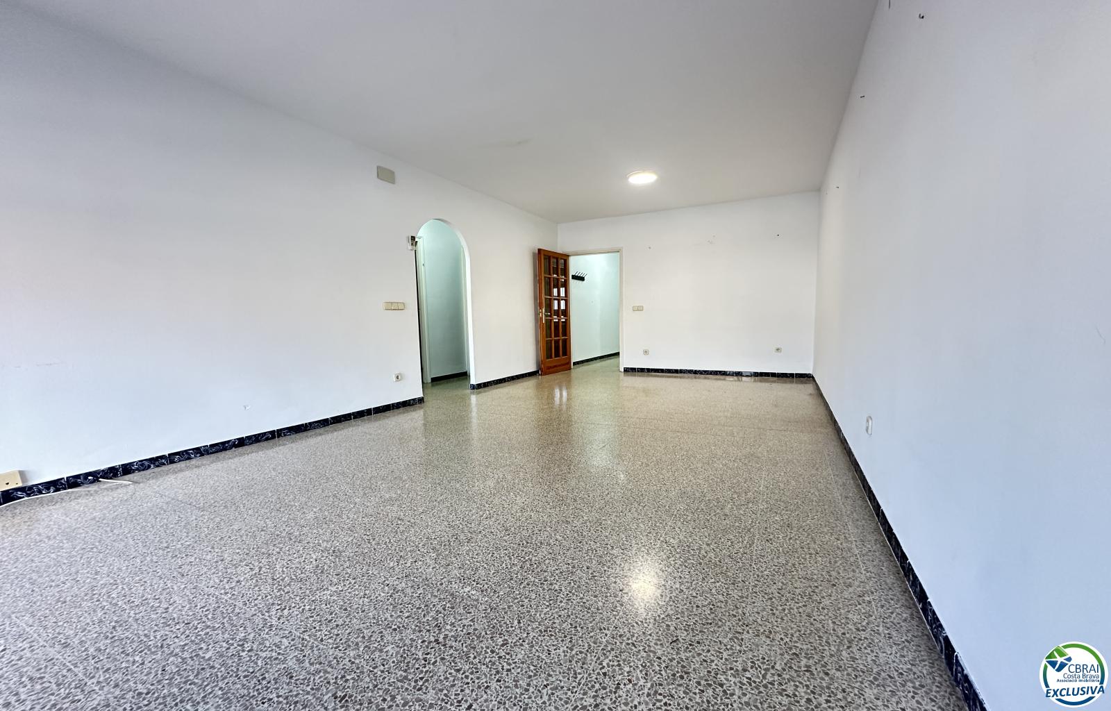 Spacious apartment next to the beach and shops - Sant Mori - Ref. CBR6561 - photo 9
