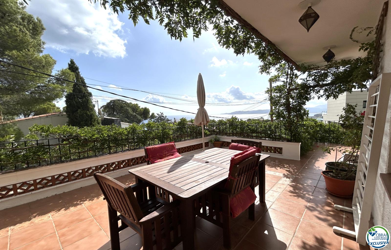 House in Llançà with a tourist license, sea views, and just a few meters from the beach. - Grifeu - Ref. CBR6637 - photo 5