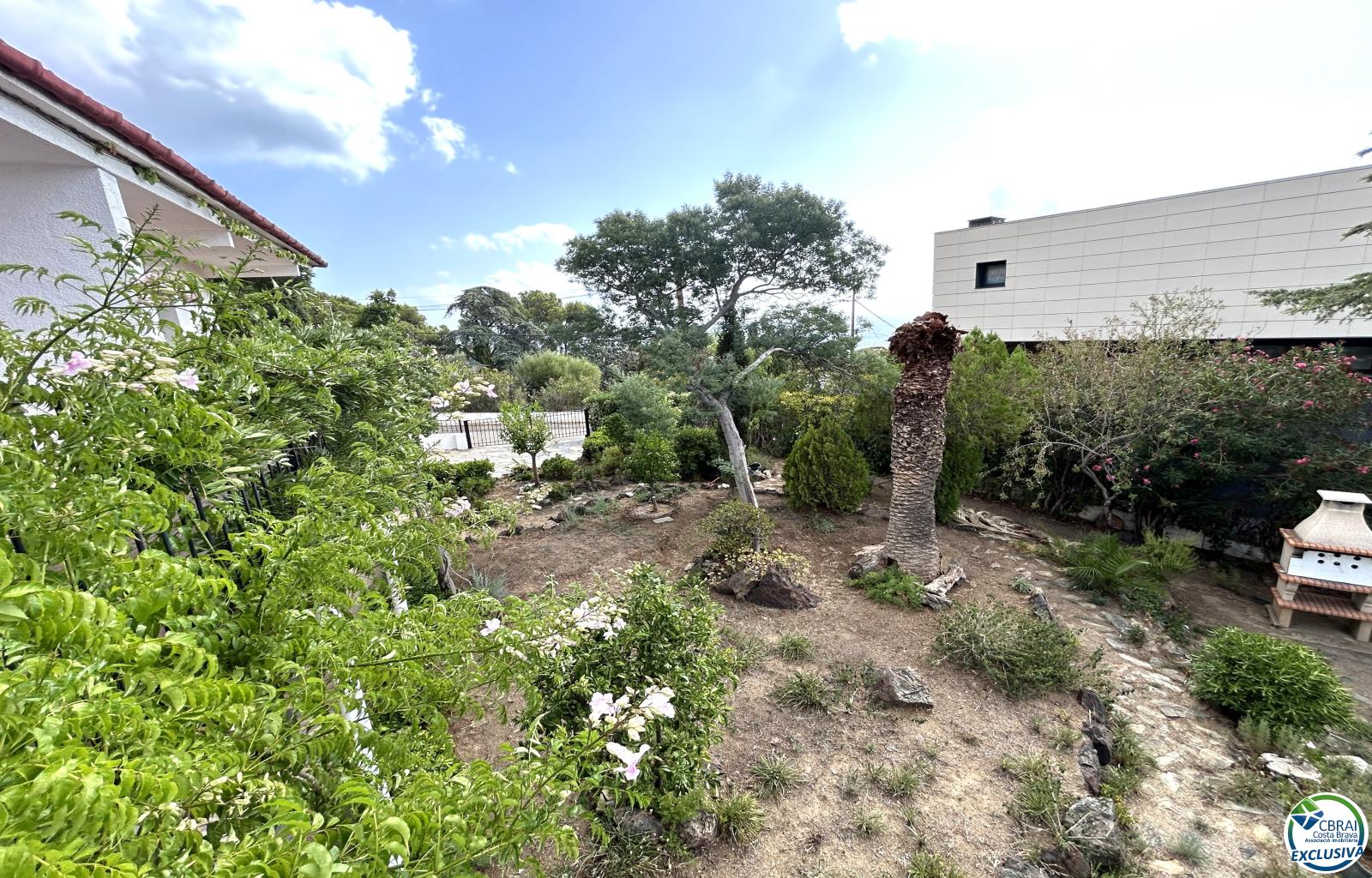 House in Llançà with a tourist license, sea views, and just a few meters from the beach. - Grifeu - Ref. CBR6637 - photo 52