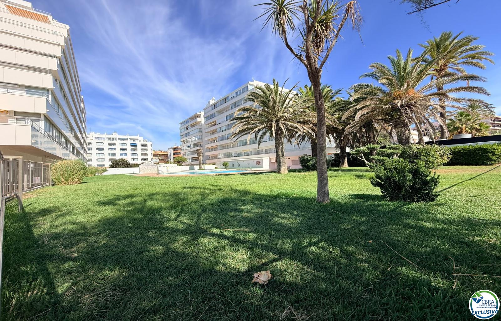 Seafront location, sea views, parking, swimming pools and gardens by the beach. - Santa Margarida - Ref. CBR6664 - photo 36