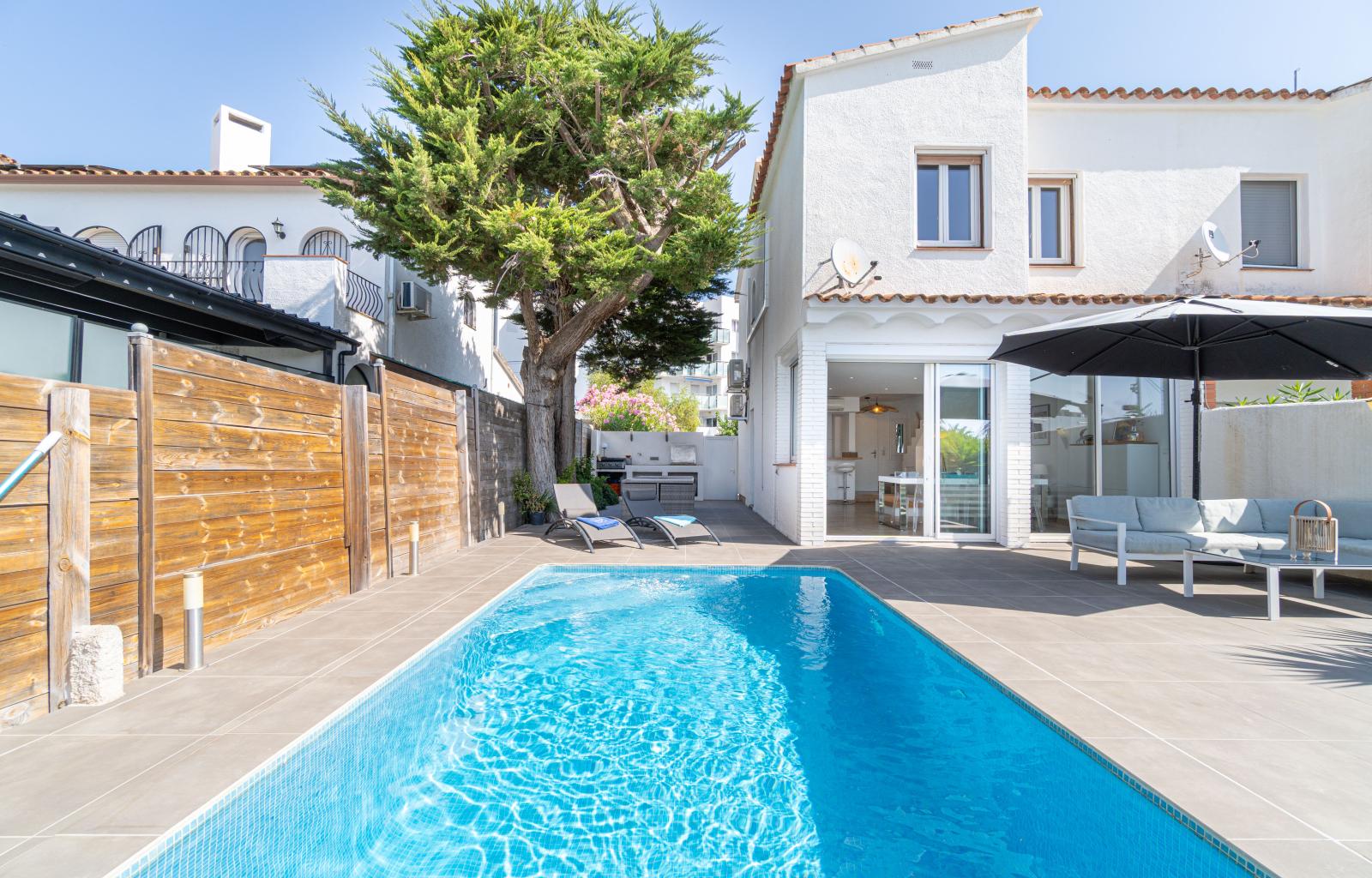 Elegant Waterfront villa with pool, private mooring and direct canal access in Santa Margarita - Santa Margarida - Ref. CBR6598 - photo 2