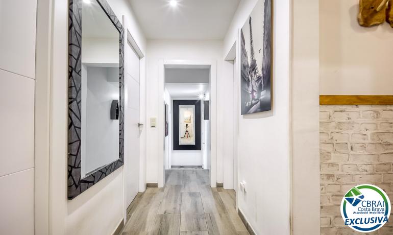 Preciosa casa reformada en el centro de Empuriabrava