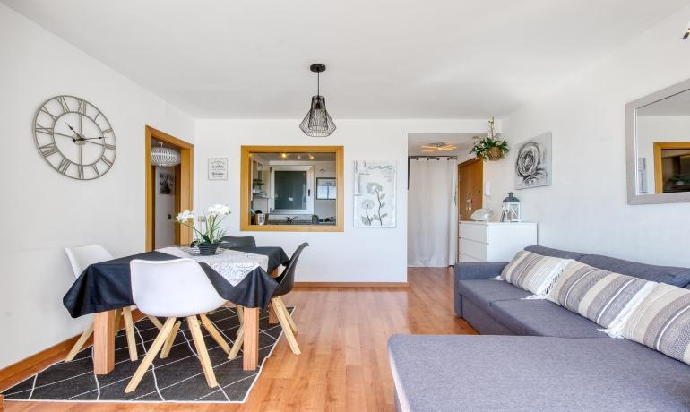 Charming apartment with sea views, just steps from the beach