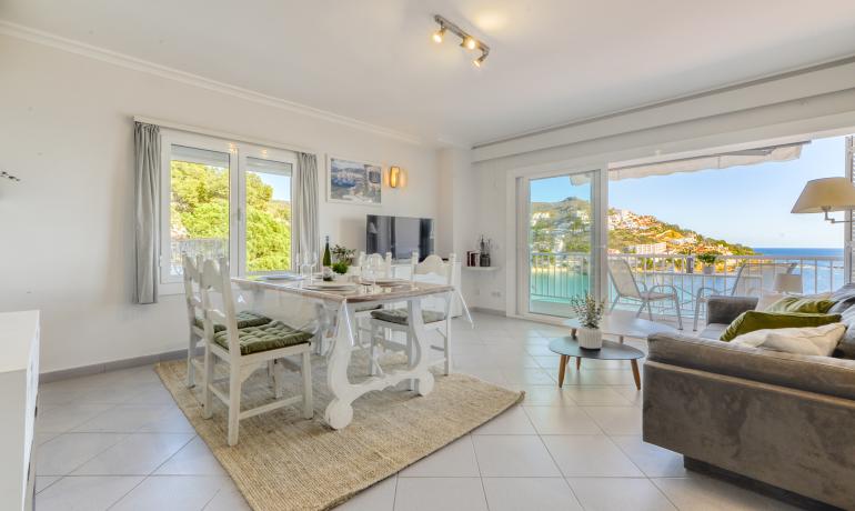 Sea View Apartment with Tourist License in Canyelles Petites