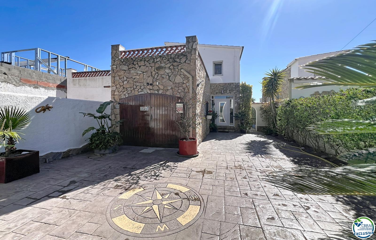 Renovated house in the south, featuring a pool and access to a wide canal in Empuriabrava. - Llobregat - Ref. CBR6415 - photo 44