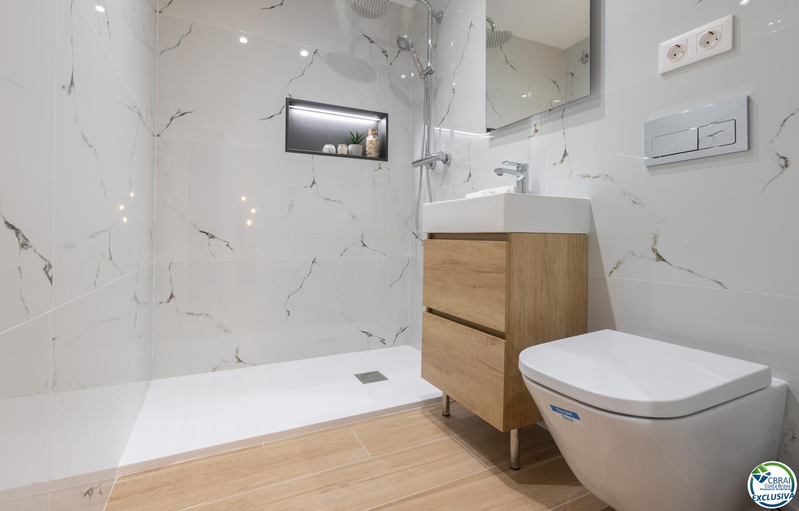 Renovated apartment with 3 bedrooms 100 m from the beach in Roses. - Centre - Ref. CBR6355 - photo 22