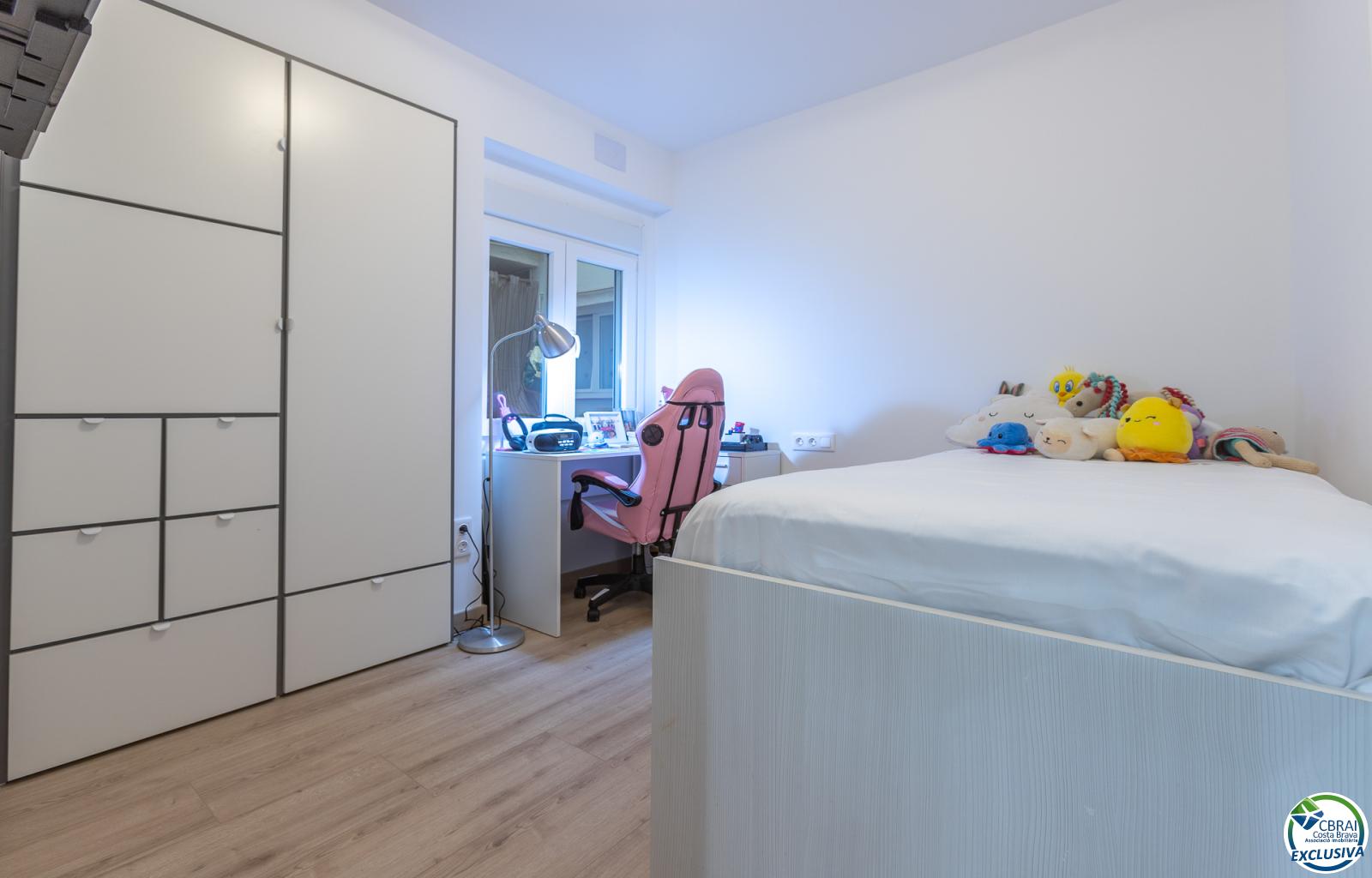 Renovated apartment with 3 bedrooms 100 m from the beach in Roses. - Centre - Ref. CBR6355 - photo 16